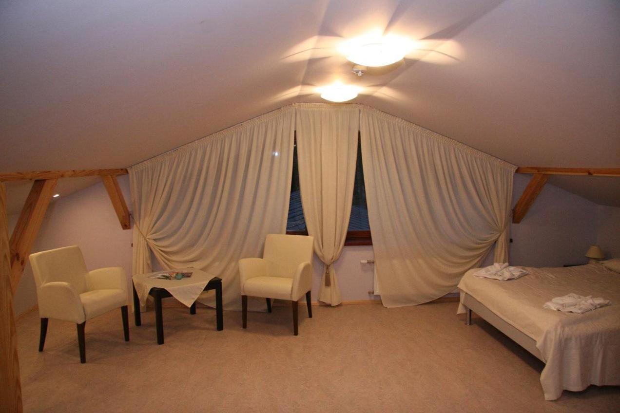 Room In Bb - Valensija - Suite For Two In Nice Hotel Jūrkalne Kültér fotó