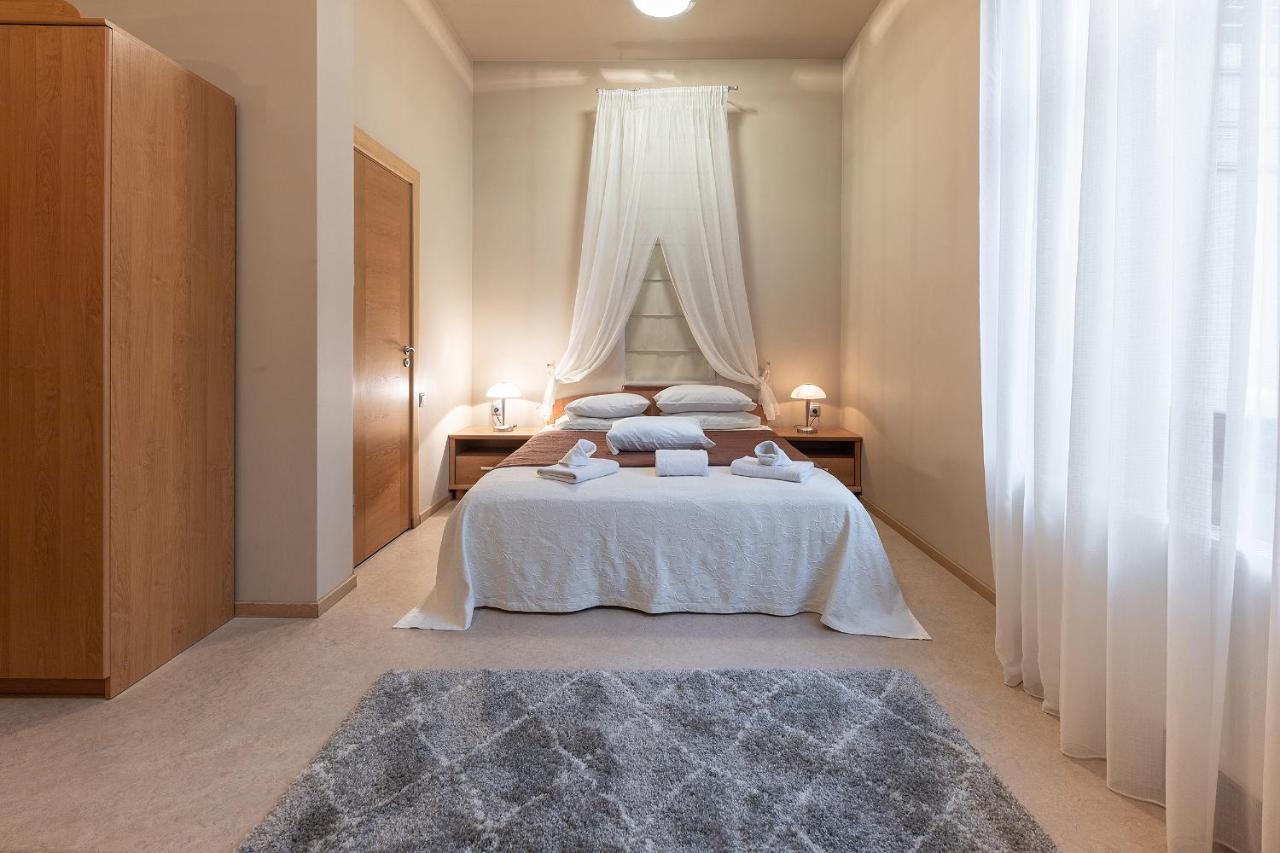 Room In Bb - Valensija - Suite For Two In Nice Hotel Jūrkalne Kültér fotó